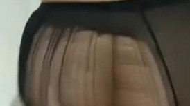 颜值清纯娇嫩的大学生，在床上就跟变了一个人一样，穿开裆黑丝被无套后入内射
