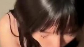 高颜值 博主还是个混血，三点粉嫩超级骚，蜜桃臀还是挺带感的，无毛骚穴被男友玩弄调教无套后入猛抽插
