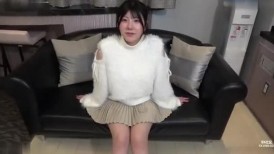 FC2 4860687 [初次拍摄] 与她性感的外表相反，她是一位受过高等教育但经验不多的女性。丰满的胸部和翘臀被蓬松的衣服遮掩着。滚烫的精液注入她单线的阴道。