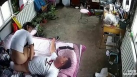 家庭摄像头破解真实偷拍，农村性福小两口睡醒午觉来上一炮，饥渴大白屁股骚妻全程主动2