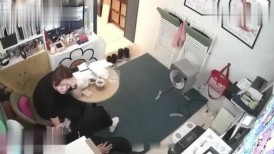15 黑客破解监空摄象头愉拍 貌似漫画工作室老板和女员工对着监空视频啪啪