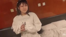 FC2 4870876 [无码] 女孩Saki（20岁）回归。一根60厘米的假阳具和激烈的肛交让她三个屁股都喷水了，最后她被彻底打倒在厕所里，哈哈