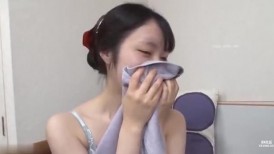 FC2 4871658 一位外表清纯的美女被高速活塞式抽插灌满，精液射入她娇嫩的身体！！她裸露的脸庞以一种令人震惊的方式暴露出来！！