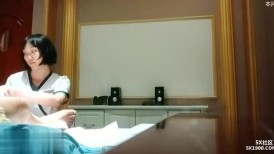16 探访按摩店：足浴会所找女技师，骑在身上摸屌，扒下裤子磨蹭骚逼，简直爽翻天了！