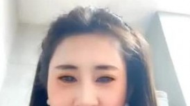两个熟女小阿姨露脸跟大哥酒店激情4P啪啪直播，全程露脸揉奶玩逼口交大鸡巴，各种体位蹂躏爆草浪叫呻吟不止
