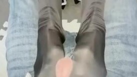 【精品乱伦】淫腿女神小姨子 - 风骚的蕾丝情趣瑜伽裤 开拉链即可后入 抽插出淫水白浆裹着肉棒 无套输出内射骚穴