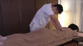 FC2 4875032 性骚扰 身体护理 #314 [一位胸部丰满的顾客在按摩过程中流出淫液，并乞求勃起的阴茎][有]