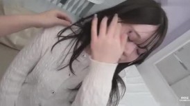 FC2 4875798 一部纪录片，讲述了训练一位身材柔软、体态圆润的18岁可爱女孩的故事，她来这里打工赚钱。