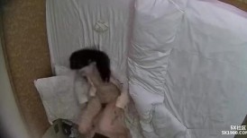 酒店针孔偷拍钟点房御姐穿着小白袜被一炮接一炮狂操