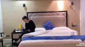 可爱大二学妹身材娇小受不住大肉棒