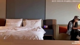 3714今天约了一个大长腿嫩模，腰细屁股圆，讲话很温柔，最后被我偷偷种下惊喜，脱衣服一帧未剪辑，满足兄弟们癖好