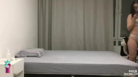 俄國侯總9-今天約了一位黑發老師，身材均勻乳頭敏感手感軟嫩，開始的無套口交差點被舔射，急忙喊停狠狠幹她
