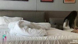 虛竹5-今天約了一個很嫩的學生妹妹，妹妹皮膚又白又特別嫩感覺可以掐出水，大腿摸起來滑滑的，感覺好像沒什麽經驗動作很生疏，幹的她一直說受不了還哭了