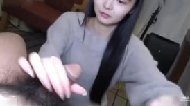 FC2 4891699 [无码]（极致）纯洁纤细的美人，拥有令人惊艳的美腿！超小的脸蛋和丝滑的黑发，她的第一次吞精体验！她惊艳的容貌和自然的秀发令人叹为观止！吞精并射精在体内...