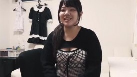 FC2 4898761 [连续7次射精/吞精] 一位2007年出生的女大学生被灌满精液，脸和身体内部都被灌满了，最后还比了个双V字手势。