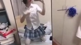 超级可爱的反差学生妹，表面这么清纯，没想到床上居然这么反差，主动要求老公插自己，听到他说不要还撒娇生气！