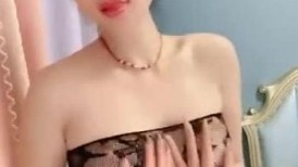乖儿子来艹妈妈,风情万种绝味老阿姨袒胸露乳窗户边大胆露出,外表晴空万里,屋里春光无限