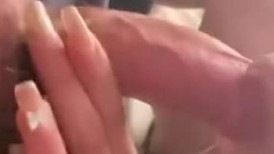 骚穴超嫩的高颜值大学生，这颜值看着应该是个腼腆清纯的乖乖女，没想到在床上竟然这么骚