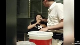 從吃飯的時候就開始接吻 老公，我真的忍不住了才出軌的