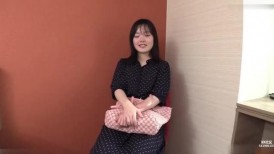 FC2 4904762 【两周五折优惠】身高152cm，刚毕业的Mako-chan，体毛浓密。她娇小的身体被狠狠地操弄，在两次口交射精后，她吞下精液，说道：<我想喝好多精液♡...