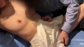 FC2 4910513 [未露脸，限时3天7折！] 一个平时安静、看起来天真无邪的荡妇在3P中被占便宜，而那个很快就射精的弱鸡却对那根大屌念念不忘。