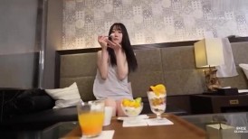 FC2 4916214 七折优惠【苗条】这位皮肤白皙、身材苗条的18岁少女cosplay造型超赞！她吃了某种东西后，身体不受控制地扭动起来，唤醒了她的敏感点！她对持续不断的射...