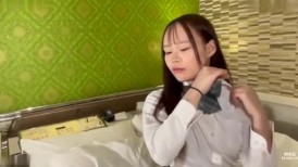 FC2 4918326 [限时5天！] [你会爱上她突然绽放的笑容，以及那诱人的黑色长发] 宛如女神般的18岁少女Hitomi泪流满面！她第一次体验超过20厘米的巨根，达到高...-1