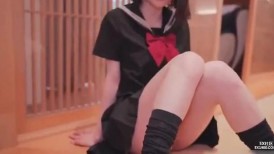 【你射了我满身精液鸡巴好脏，我帮你舔干净吧！】居然能射那么多精子，你这是憋了多久呀，我来帮你舔干净吧