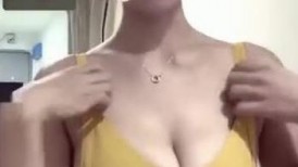 最新抖音泄密！神似明星张碧晨清纯美女【方圆baby】被忽悠视频1V1漏双乳天然大奶就是软