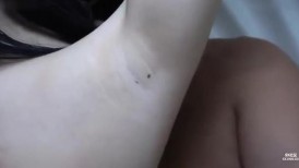 FC2 4909883 [美人鱼点亮初夏] 一位名声显赫、学历极高、身材丰满的女大学生。轻音乐社的鼓手忘记了男友，与一位巨根男子疯狂做爱，既感到羞涩又充满激情。-2