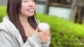 FC2 4923525 [10月7日前1290pt] [首拍] 一位身高152厘米、肤色黝黑、胸部丰满的星巴克员工。她被一位外国人的巨根狠狠地插入，并被深喉口交。她用自己匀称...