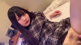 FC2 4924836 [全脸露脸，无码] 一位千年一遇的天使偶像在私密的射精性爱中疯狂地享受着性爱，并沉迷于阴茎