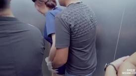 客人，請上我，可以愛愛的百貨電梯小姐，前一個客人剛使用完，再服務下一位乘