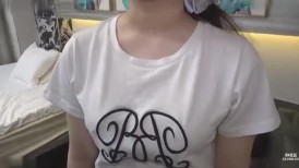 FC2 4924027 【首次拍摄】皮肤白皙，胸部丰满的美女，1/0罩杯。我喜欢偶像活动，但也喜欢在店里猛操♡♡ 将浓稠的精液灌入一位皮肤白皙、胸部丰满的1/0码美女的阴道里...
