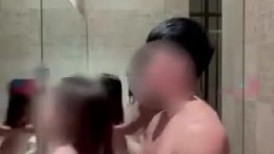 顶级反差尤物『小贰拾』在浴室镜前爱爱❤️真的很害羞被打红的PP好羞涩