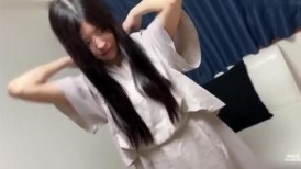 FC2 4933155 一个生活贫困的妻子，已经过了两年半的时间。她沉迷于婚外情，在情人身上挥霍无度，以至于无力偿还。尽管她痛恨这一切，但她的阴道却早已湿透。
