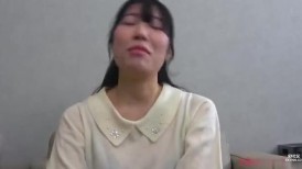 FC2 4934029 第一次拍摄年轻妻子的射精过程。 <我一天大概自慰5次……♡> 看来她每天都用假阳具，性欲爆棚。