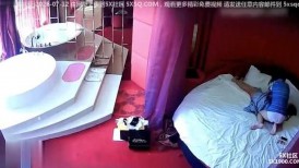 5 ⁸¹ 两个感情很好的女同小姐姐酒店开房过生日 然后开始进行爱抚 看的口干舌燥 真想加入进去一起插啊