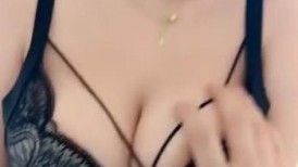 ❤️√【18岁晓晓】巨乳校花 这奶子简直绝了 疯狂抖奶 无套啪啪骑乘后入 吃鸡 抠逼自慰 尿尿 (1)