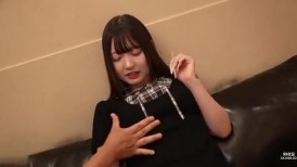 FC2 4937122 [第二部分/无尽手淫] 我彻底刺激了这位人气19岁F罩杯女孩的粉嫩小穴，直到它湿透，让她多次高潮♡ [脸部/内部/无]